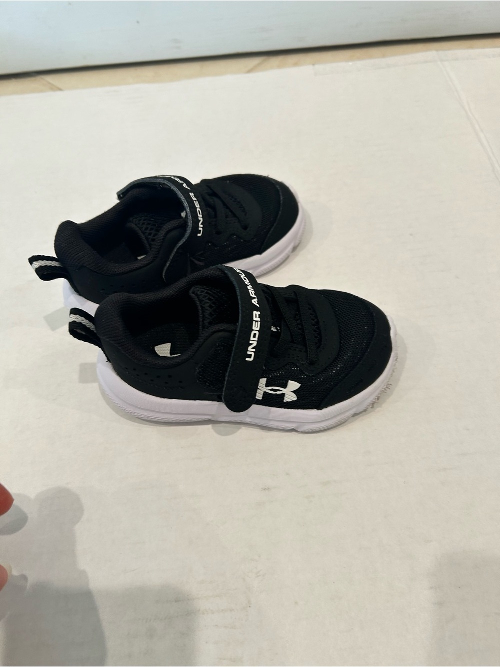 Under Armour Toddler Assert Black & White Velcro Athletic Shoes 7k
